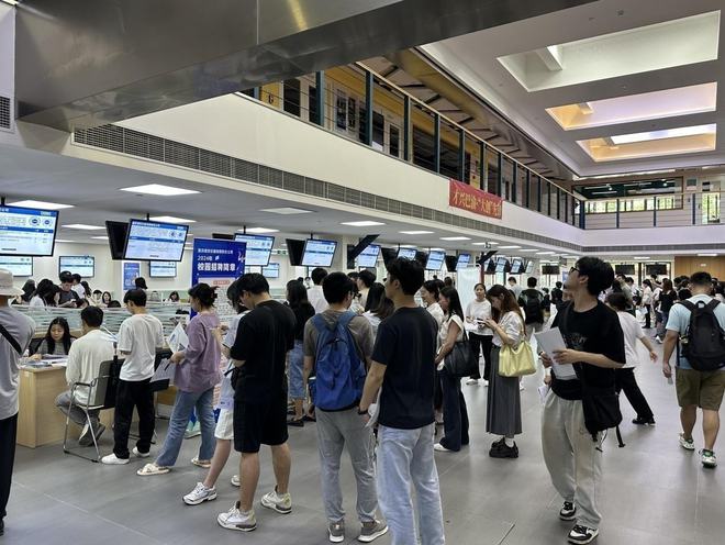 PG电子官方网站七十余家央企国企千余岗位 国有企业专场招聘会在渝举办(图3)